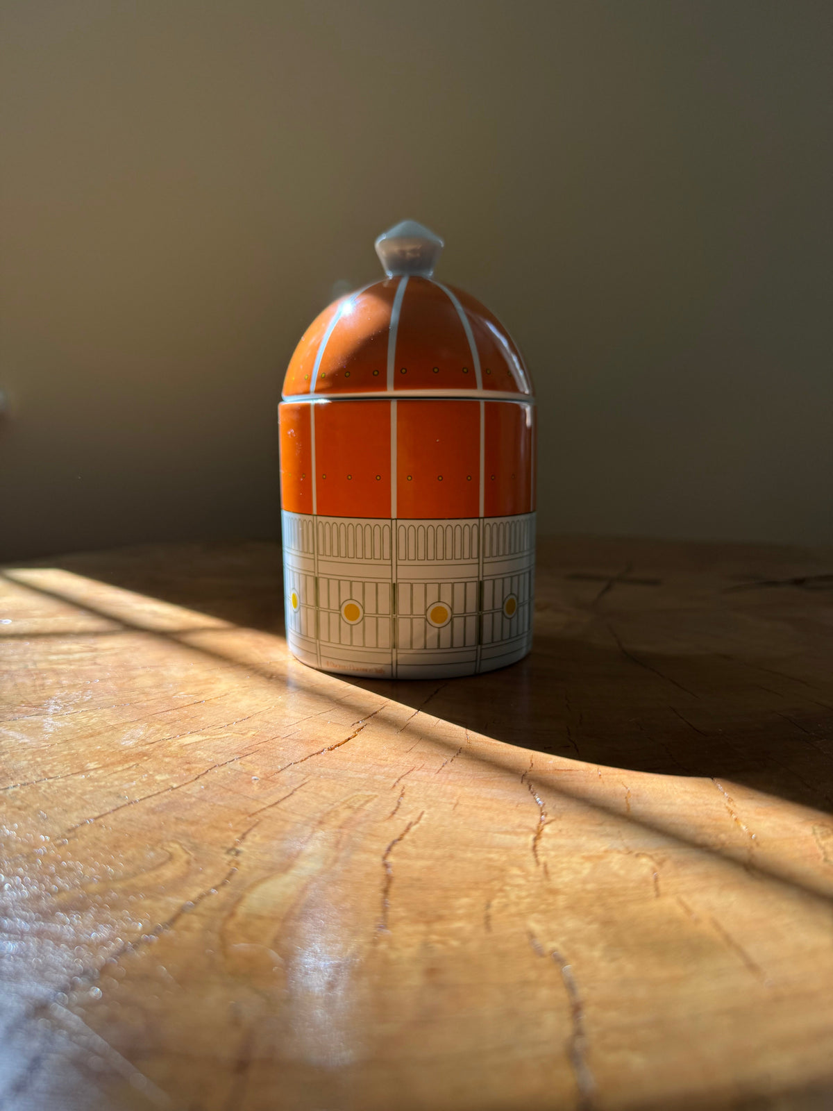 Our beautiful architectural candle modeled after Il Duomo in Florence.