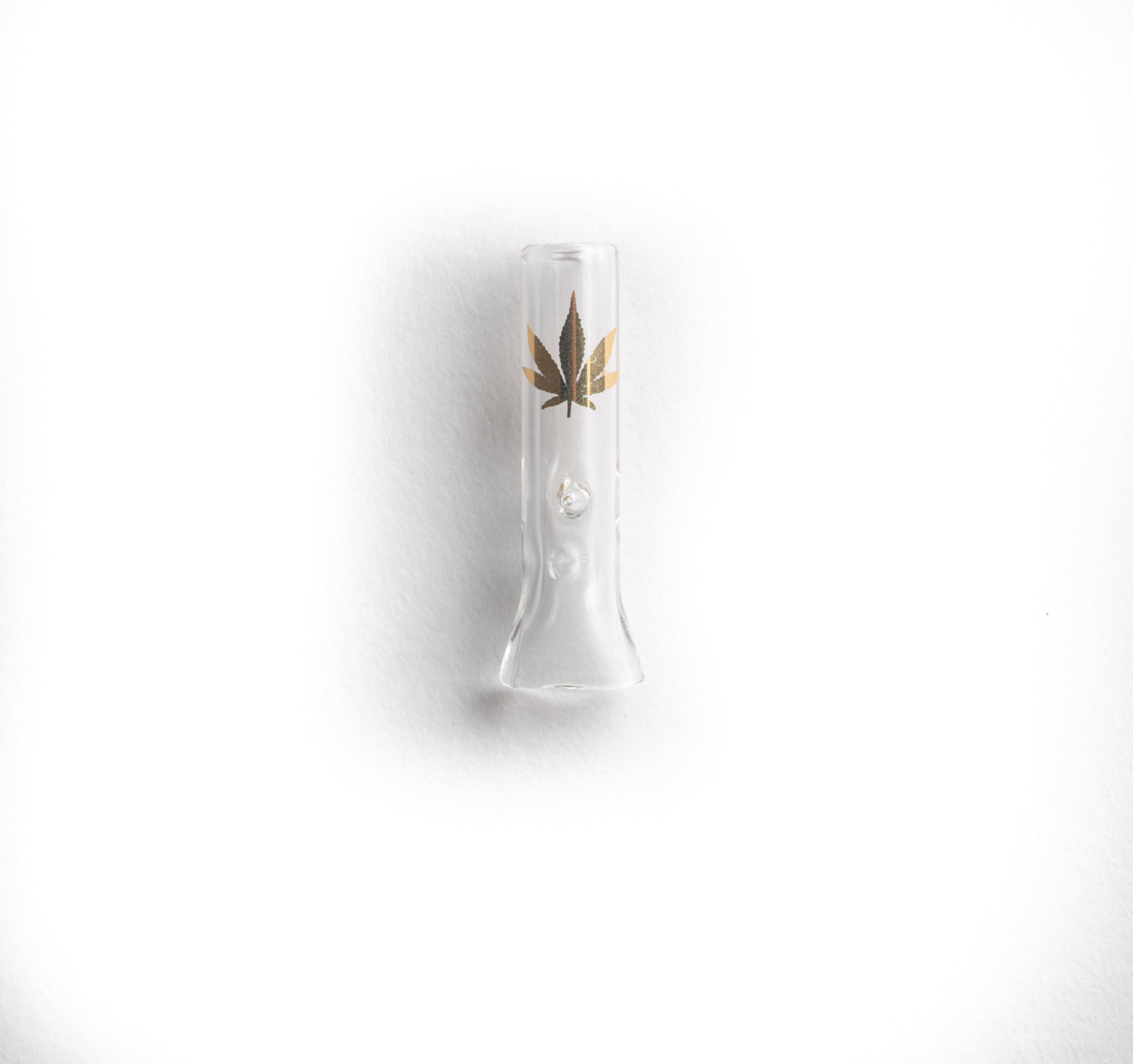 A close-up of the ergonomic flat-mouthpiece design of the Rogue Paq glass tip. This specialized shape provides a comfortable lip-feel and prevents the joint from rolling away when placed on a flat surface, enhancing the smoking ritual.